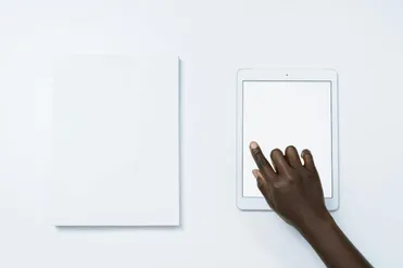 Elektronik İmza vs Islak İmza: 12 Boyutlu Karşılaştırma + Karar Çerçevesi (2026)