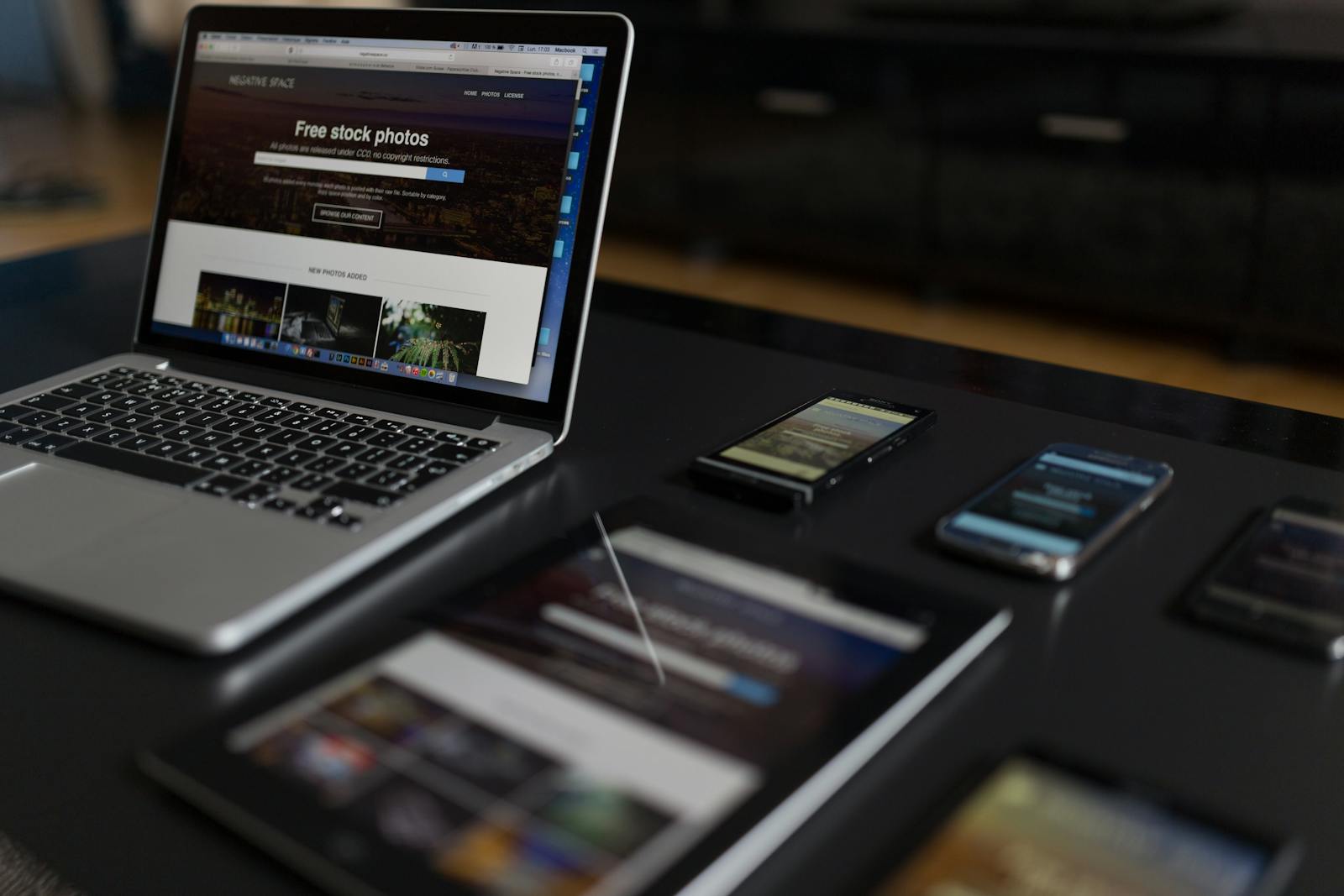 Multi-platform dijital imza — laptop, tablet, telefon